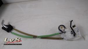 Gebruikte Handgreep Mazda CX-5 II (KF) 2.0 SkyActiv-G 165 16V 2WD Prijs € 25,00 Margeregeling aangeboden door LvS Carparts