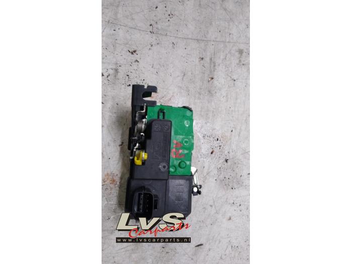 Volvo XC90 Front door lock mechanism 4-door, right