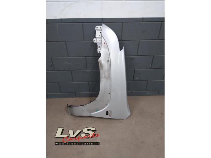 Toyota Landcruiser Front wing, left