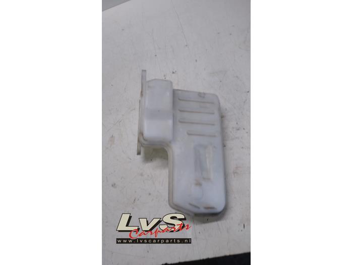 Skoda Octavia Front windscreen washer reservoir