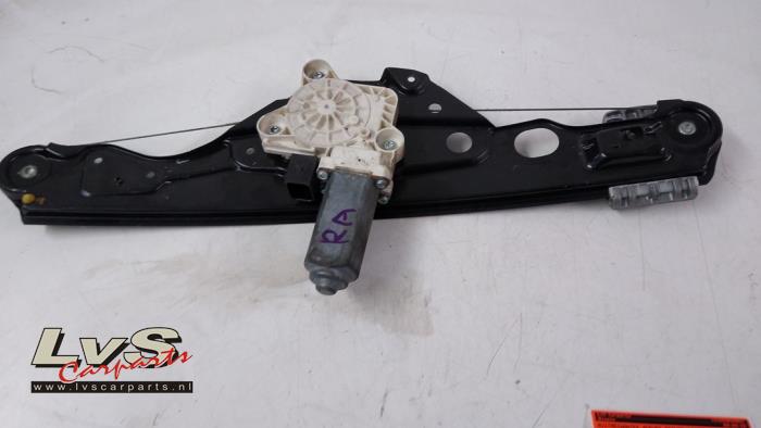 Mercedes E-Klasse Mécanique vitre 4portes arrière droite