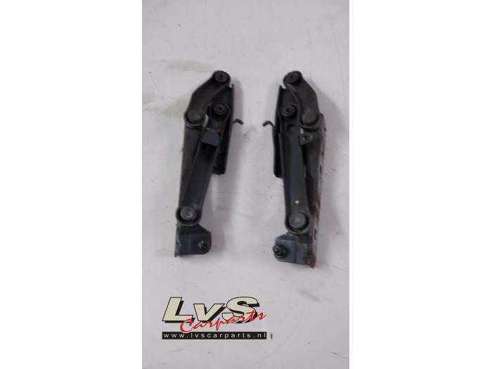 Mercedes E-Klasse Charnière capot