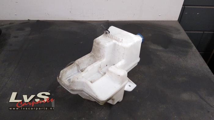 Volvo V40 Front windscreen washer reservoir