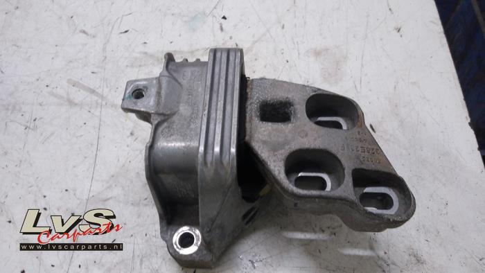 Mercedes A-Klasse Engine mount