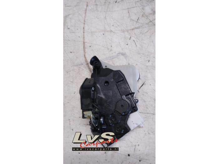 Toyota Yaris Türschlossmechanik 4-türig rechts vorne