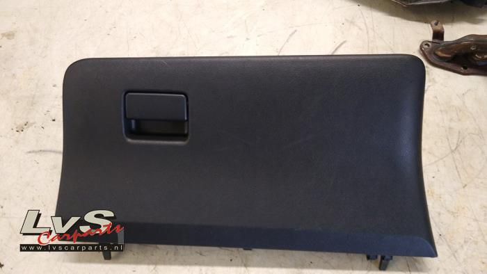 Toyota Yaris Dashboardkastje