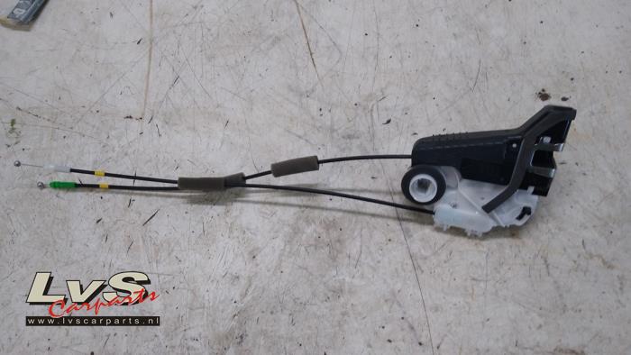 Toyota Yaris Türschlossmechanik 4-türig rechts hinten