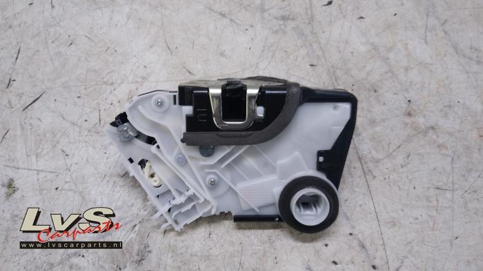 Toyota Yaris Deurslot Mechaniek 4Deurs links-voor