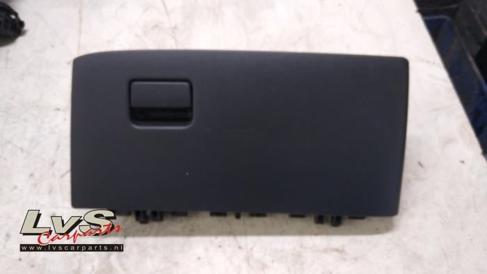 Toyota Yaris Dashboardkastje