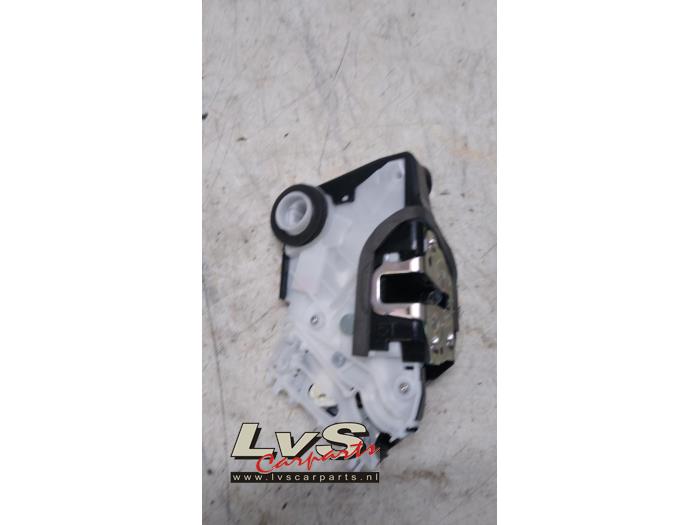 Toyota Yaris Türschlossmechanik 4-türig rechts vorne