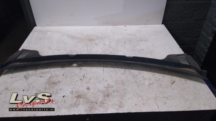 Seat Ibiza Cowl top grille