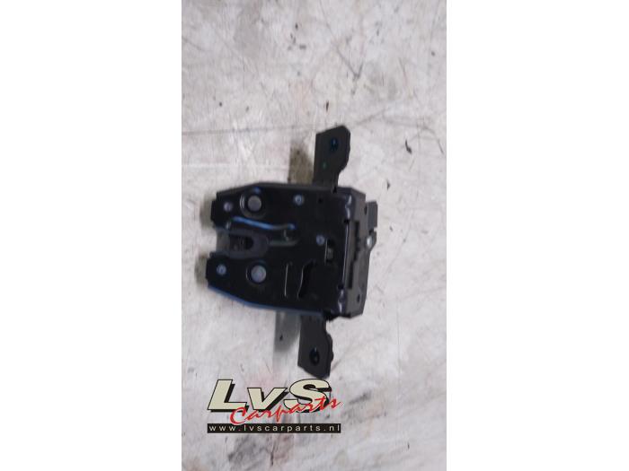 Chevrolet Aveo Tailgate lock mechanism