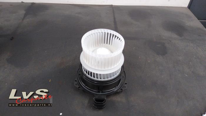Toyota Yaris Heating and ventilation fan motor