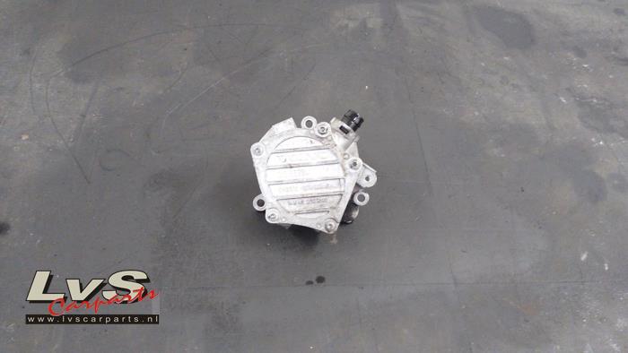 Volvo V40 Vacuum pump (diesel)