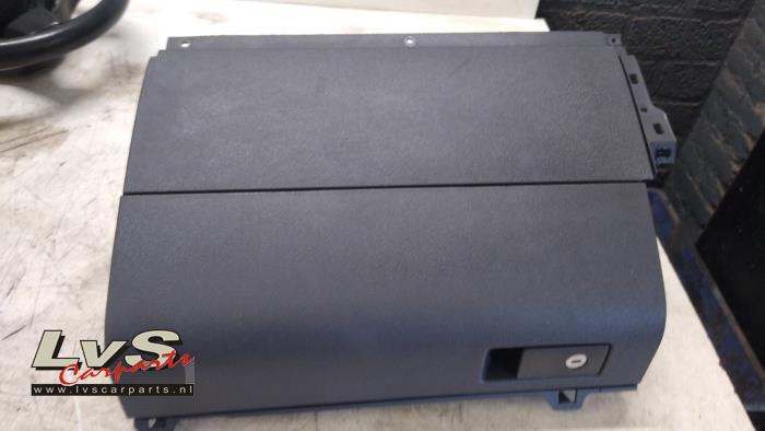 Volkswagen Touran Glovebox