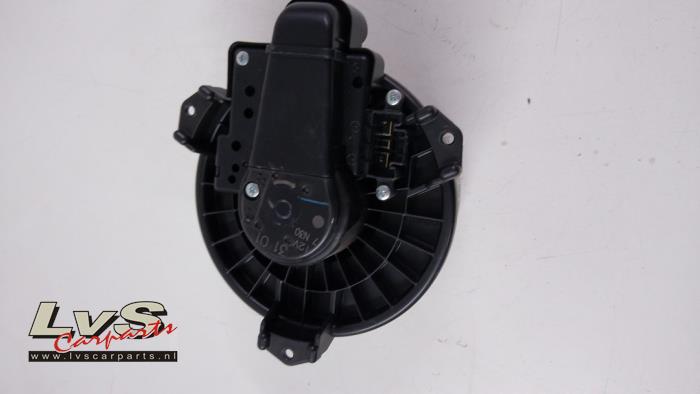 Toyota Yaris Heating and ventilation fan motor