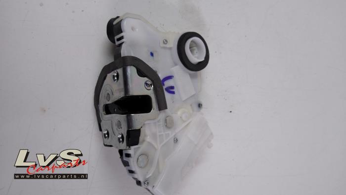 Toyota Yaris Serrure portière mécanique 4portes avant gauche