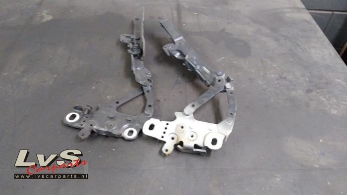 BMW 1-Serie Bonnet Hinge