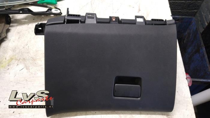 Opel Astra Dashboardkastje