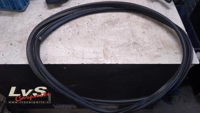 Peugeot Partner Joint caoutchouc hayon