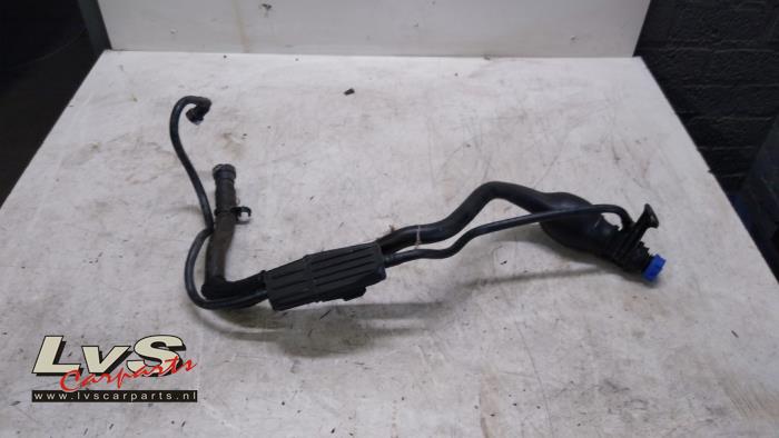 Peugeot Partner Tube de remplissage adblue réservoir