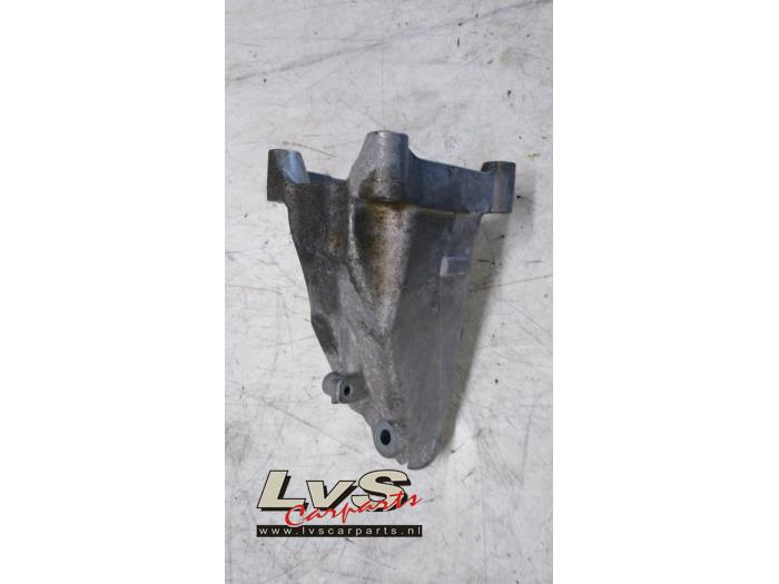 Mercedes C-Klasse Engine mount