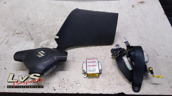Suzuki Alto Vollzähligkeit Airbags