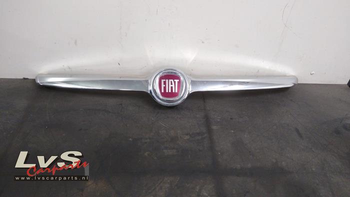 Fiat 500L Grill