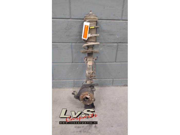 Fiat 500L Stoßdämpferstrebe rechts vorne