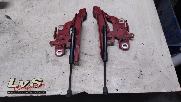 BMW 1-Serie Bonnet Hinge
