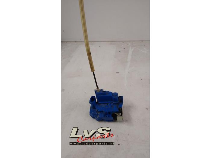 Fiat 500L Serrure portière mécanique 4portes arrière droite