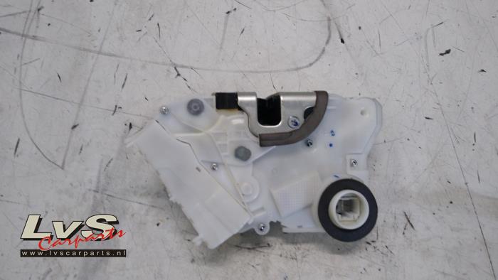 Toyota Yaris Door lock mechanism 4-door, front left