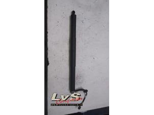 Begagnade Gasfjäder, höger bak Audi Q5 (FYB/FYG) 2.0 TFSI 16V Quattro Pris € 100,00 Marginaltabell erbjuds av LvS Carparts