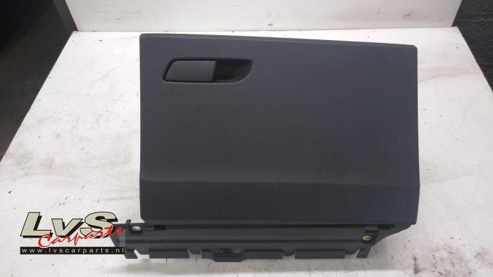 Audi Q5 Glovebox