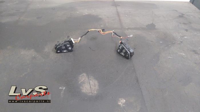 Opel Adam Steering wheel mounted radio control