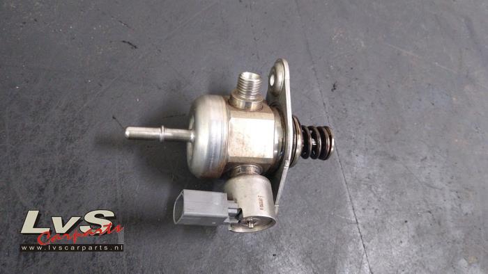 Högtryckspump från en BMW 1 serie (F20) 116i 1.6 16V 2011