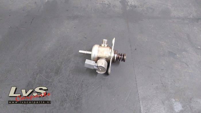 Högtryckspump från en BMW 1 serie (F20) 116i 1.6 16V 2011