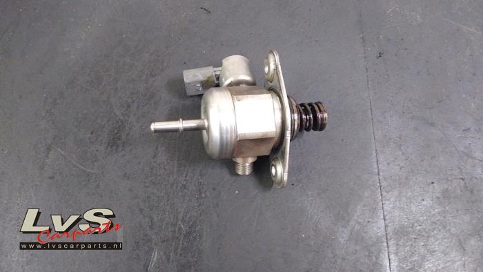 Högtryckspump från en BMW 1 serie (F20) 116i 1.6 16V 2011