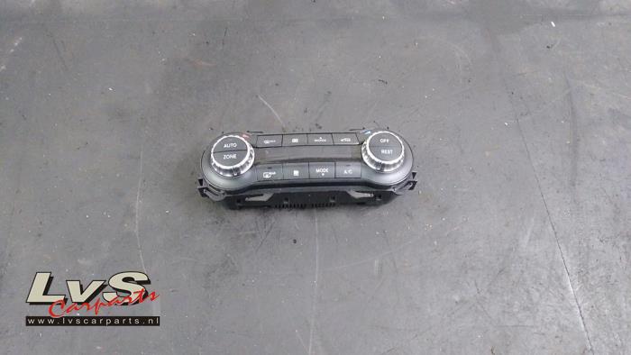 Mercedes A-Klasse Air conditioning control panel