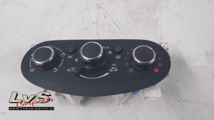 Dacia Sandero Kachel Bedieningspaneel