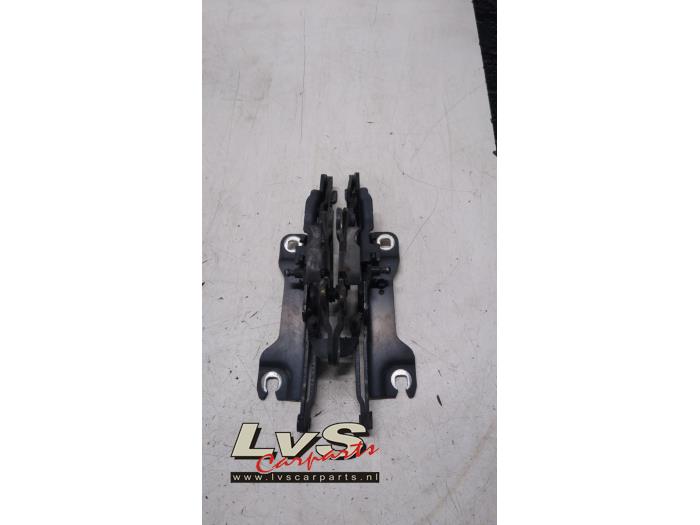 BMW 1-Serie Bonnet Hinge