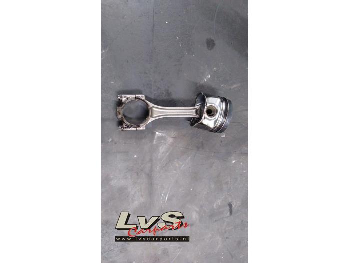 Volkswagen Golf Piston