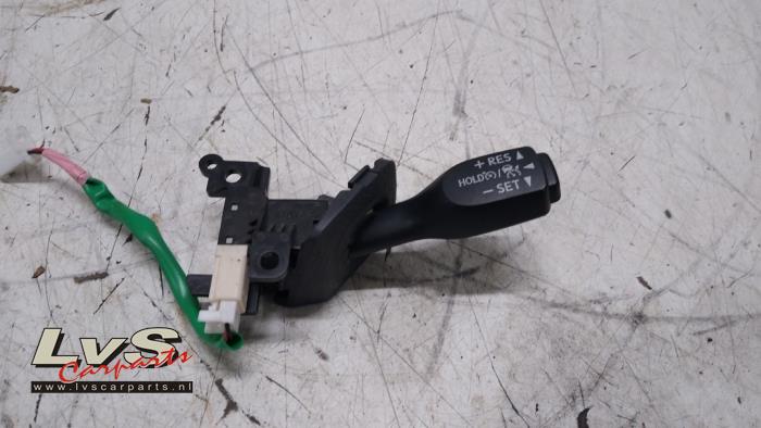 Toyota C-HR Cruise control switch