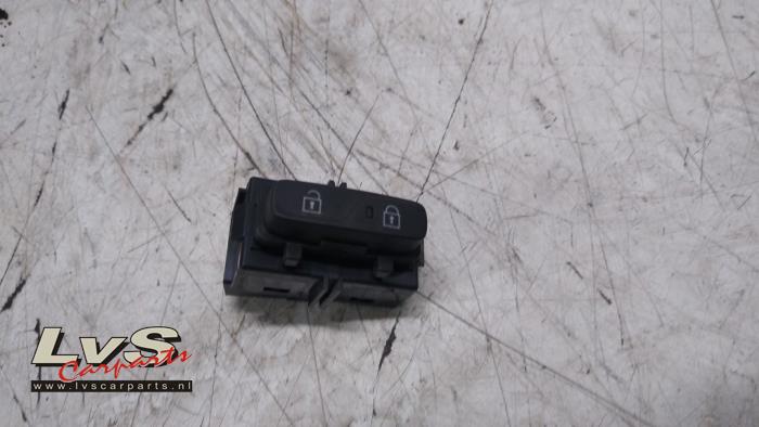 Volvo V40 Central locking switch