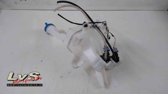 Suzuki Celerio Front windscreen washer reservoir