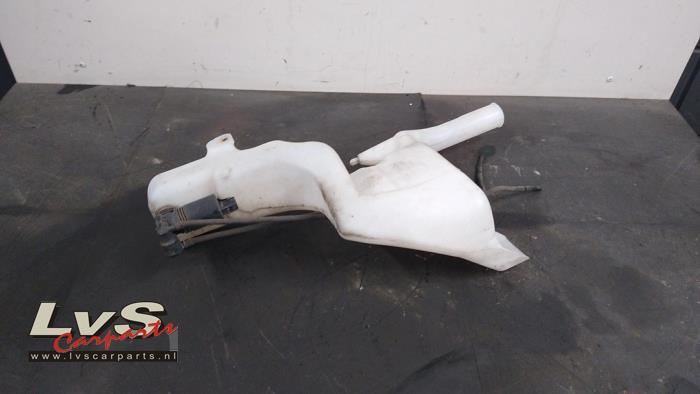 Ford Fiesta Front windscreen washer reservoir
