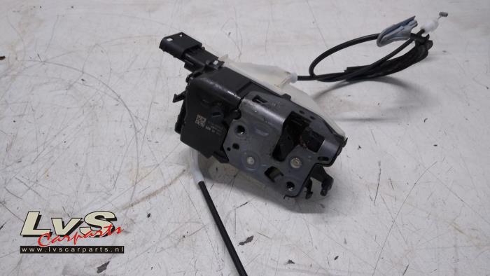 Peugeot Partner Serrure portière mécanique 4portes avant droite