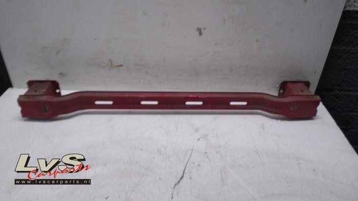 Suzuki Celerio Cadre pare-chocs arrière