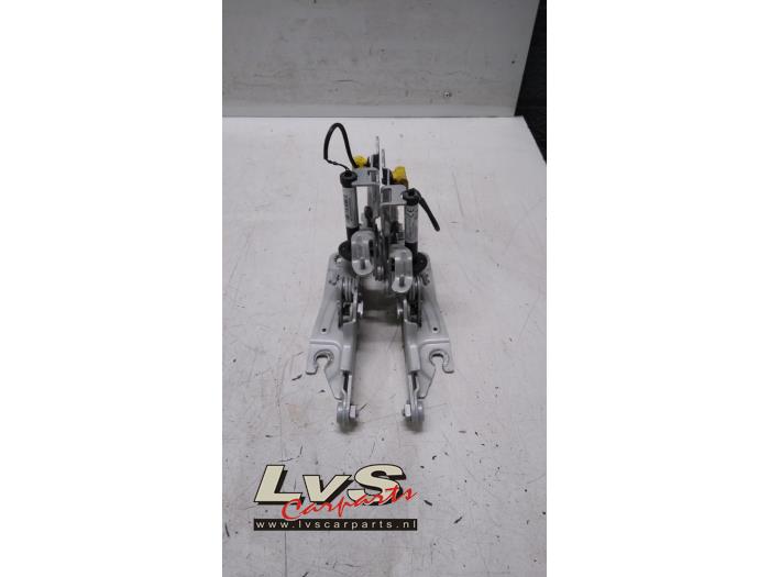 Mini Mini Bonnet Hinge