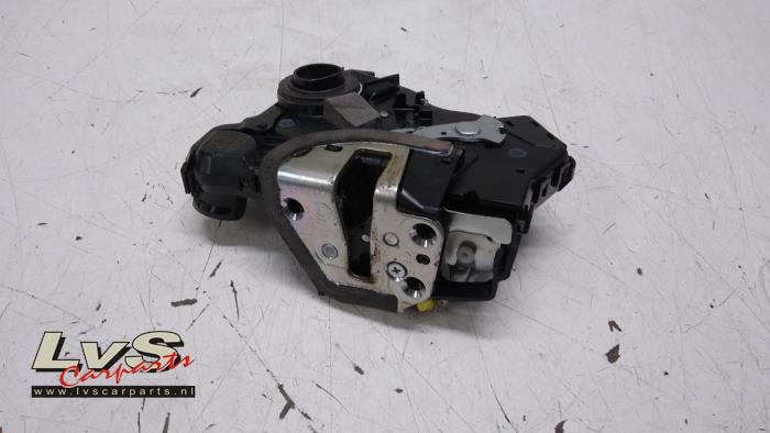 Daihatsu Terios Door lock mechanism 4-door, front left